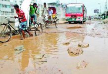 জুরাইন, দোলা্ইপার পোস্তগোলা সড়ক যেন এক বিপর্যস্থ এলাকা