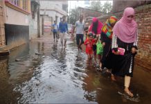 জুরাইনে কলে পানি না থাকলেও রাস্তায় পানি থাকে