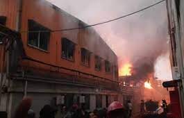 জুরাইনে চিপস কারখানায় আগুন, নিয়ন্ত্রণে ৭ ইউনিট